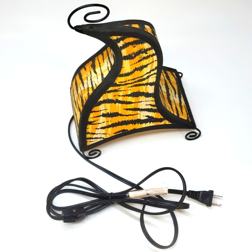 Middle Eastern Style Tiger Pattern Design Table Lamp EUC - Picture 7 of 13